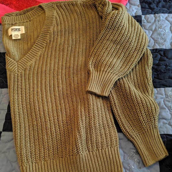 VS🎉HP🎉 PINK Sweater - Picture 6 of 6